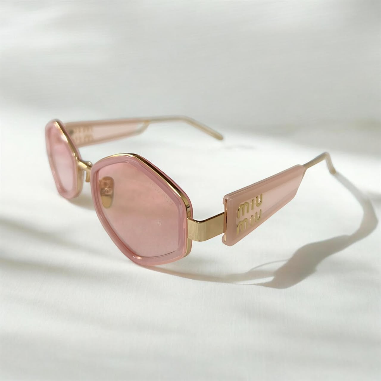 Lunettes de Soleil Rose et Dorée Style Géométrique
