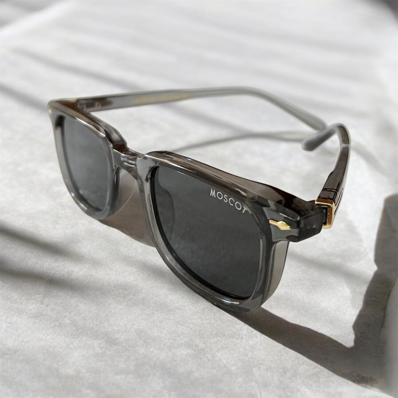 Lunettes de Soleil Moscot — Monture Transparente Grise